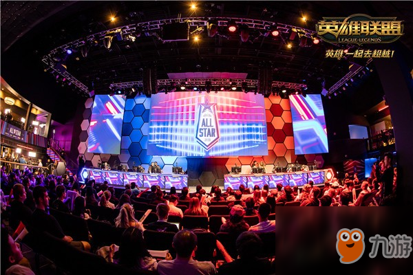 TT赛后群访 ucal：是我女朋友向我推荐的出场造型